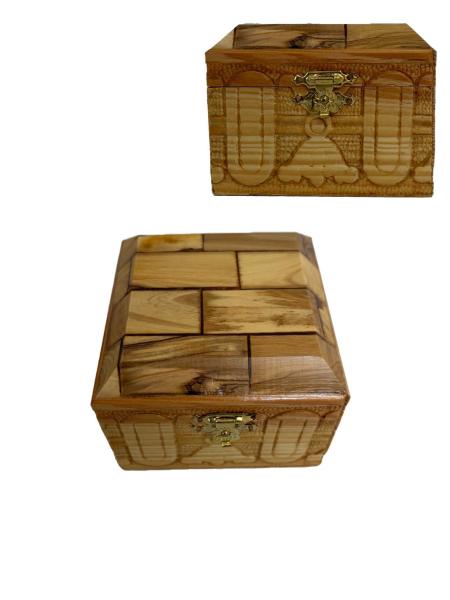 Box 8 x 8 cm