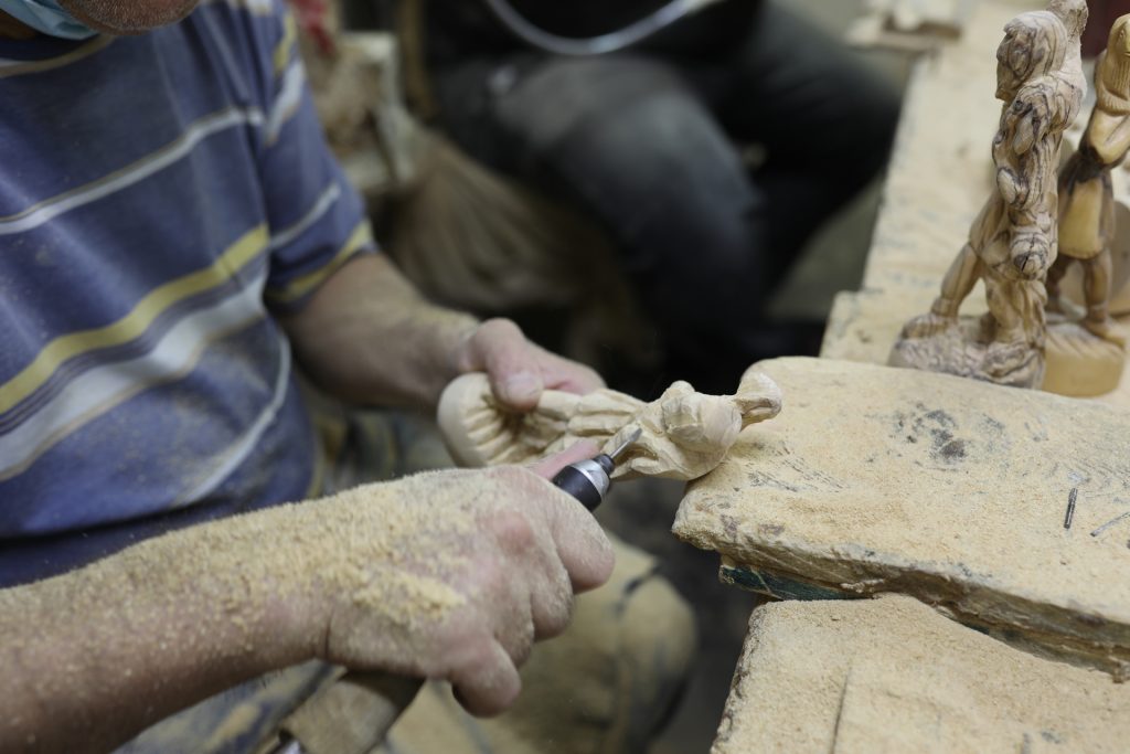Carving bench
